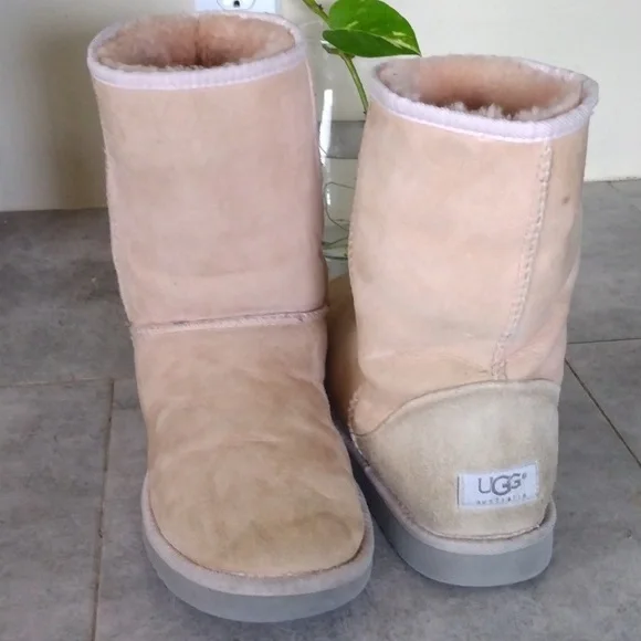 UGG AUSTRALIA BOOTS - Picture 3 of 12